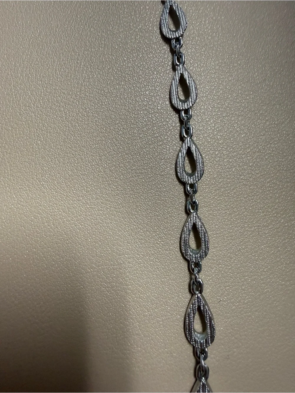 Vintage Signed CROWN TRIFARI Textured Silver Tone TEARDROP LINK Necklace 33”
